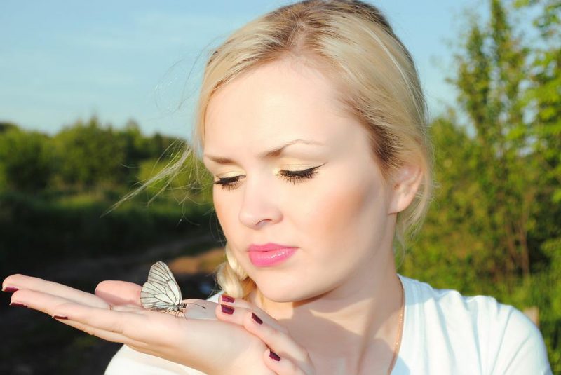 butterfly acrylic nails