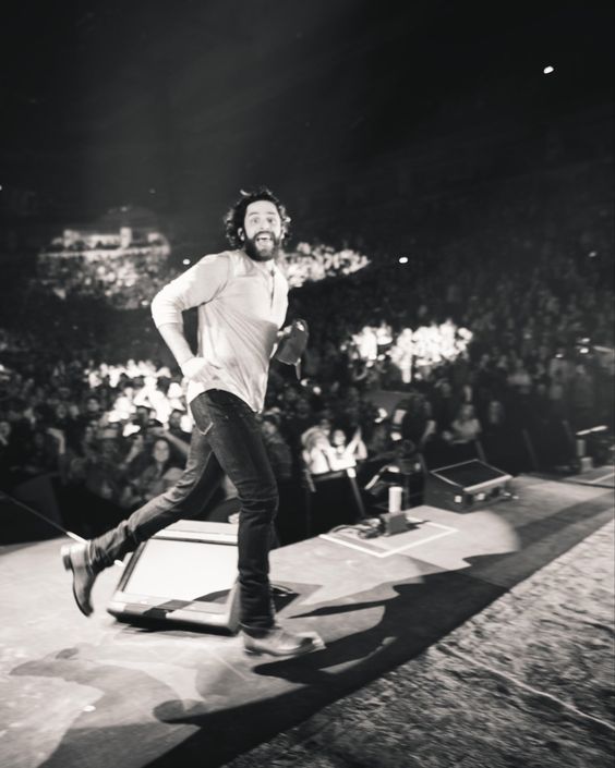 Thomas Rhett stage perfomance