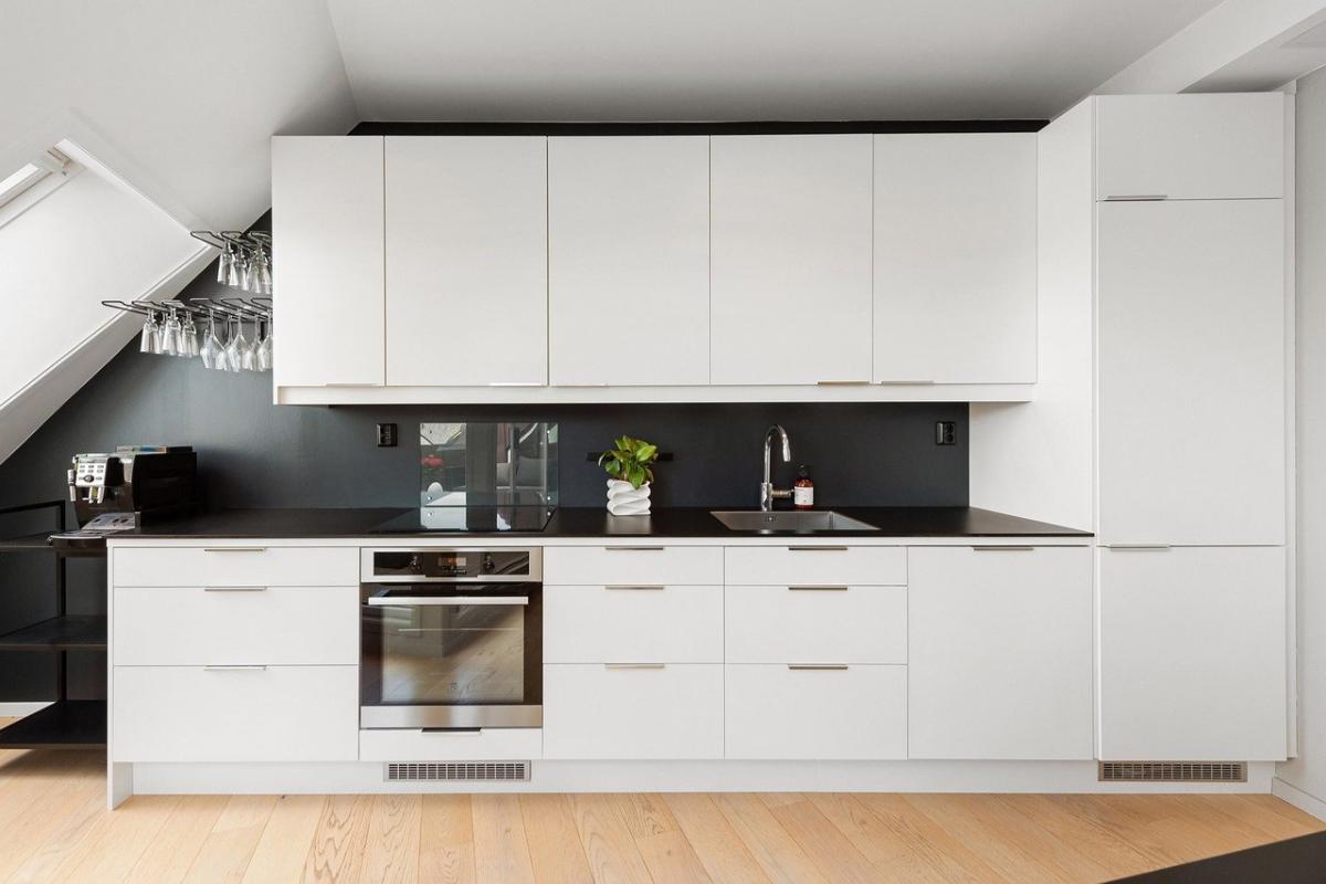 White Kitchen Cabinets